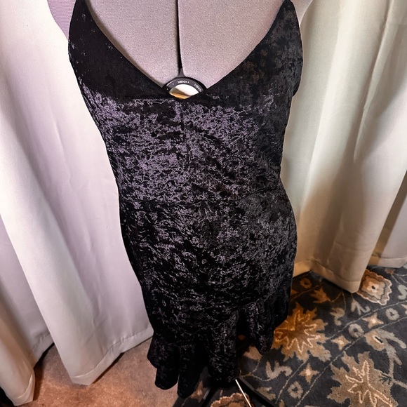 AX PARIS Velvet Sexy Dress - Picture 2 of 7